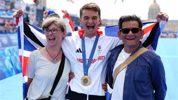 
Alex Yee parents And Family – Meet British Runner Father Ron And Mother 