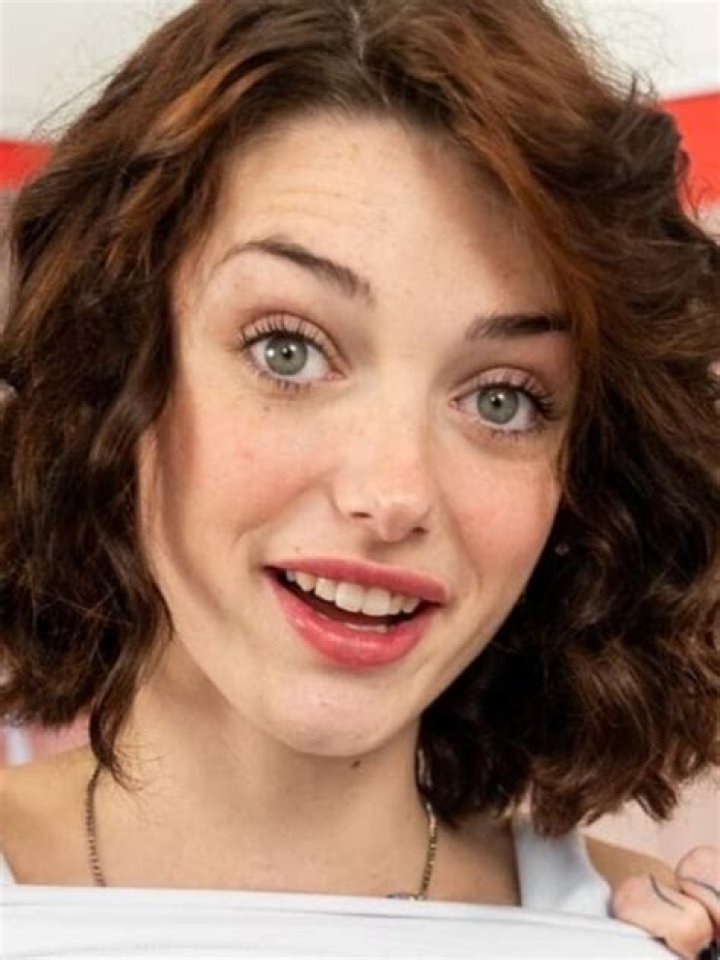 Annie Q. Height, Weight, Net Worth, Age, Birthday, Wikipedia, Who, Nationality, Biography