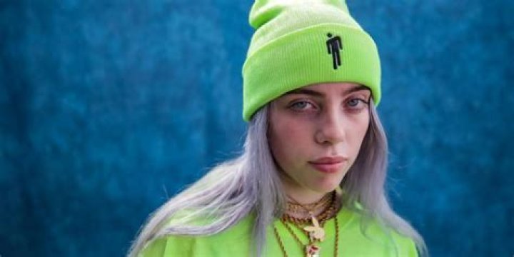 
Billie Eilish – is she gay? Wiki, Net Worth, Boyfriend, Body, Height, Dating 