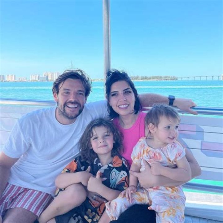 
Cara Delahoyde-Massey Height, Weight, Net Worth, Age, Birthday, Wikipedia, Who, Nationality, Biography 