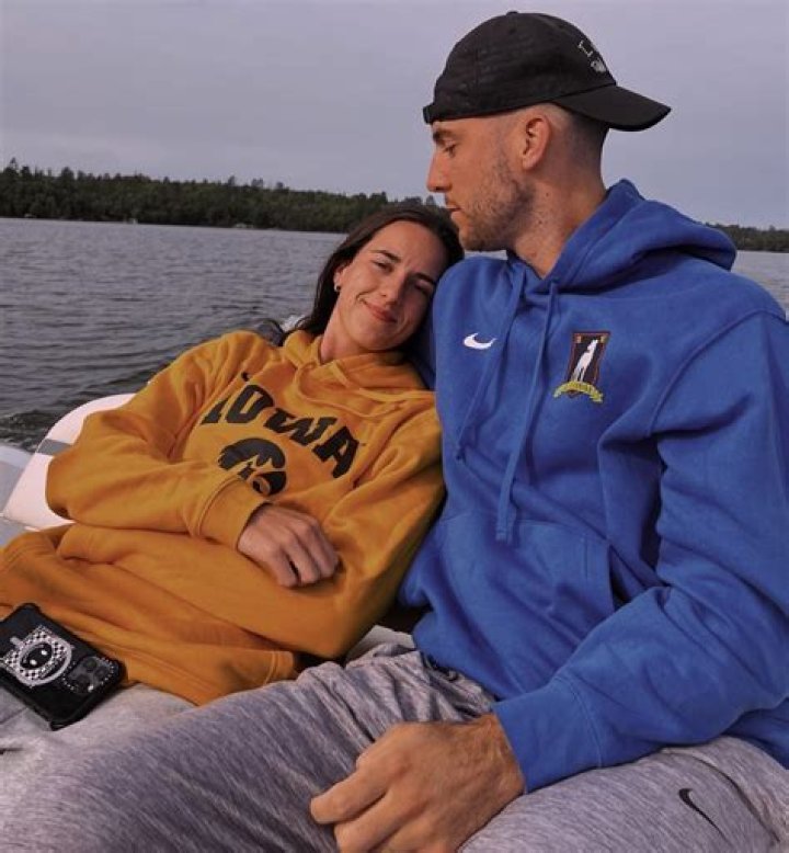 Claudia Pina Biography: Boyfriend or Girlfriend, Family, Salary & Net Worth