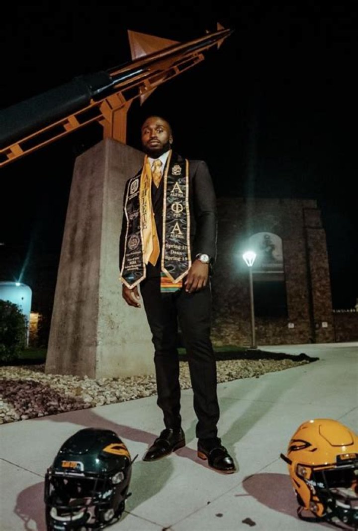 
Danzel Mckinley Lewis Height, Weight, Net Worth, Age, Birthday, Wikipedia, Who, Nationality, Biography 