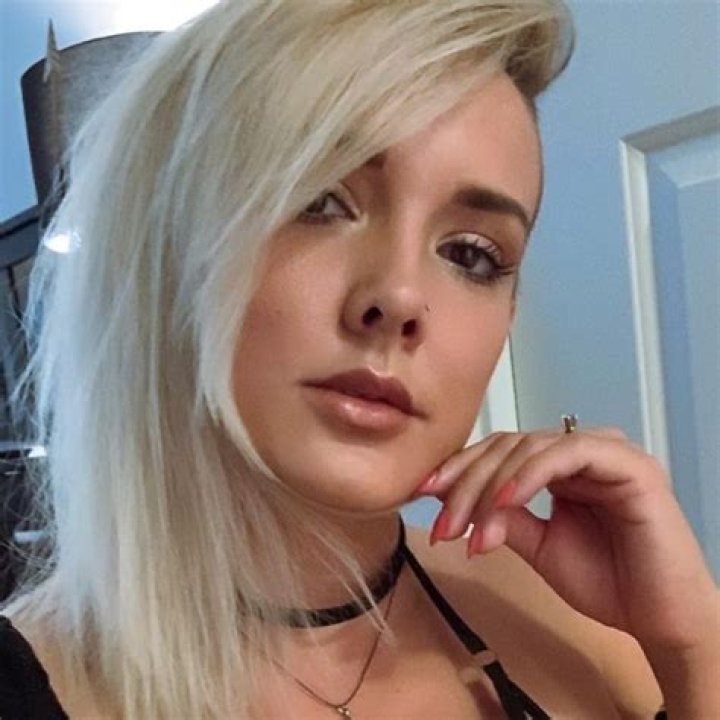 
Darshelle Stevens Height, Weight, Net Worth, Age, Birthday, Wikipedia, Who, Nationality, Biography 