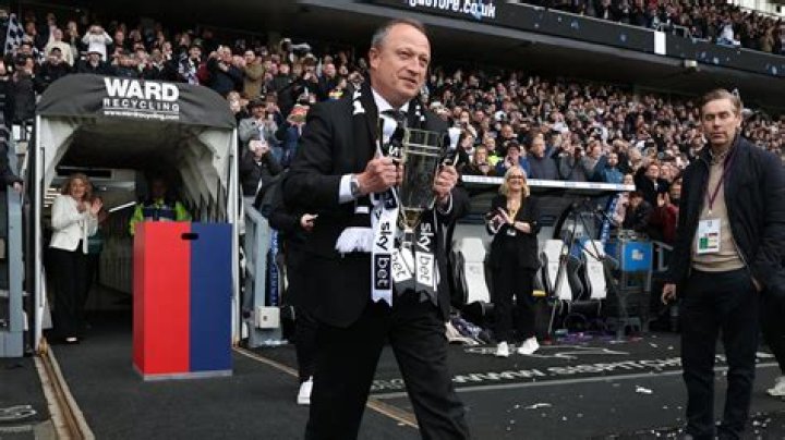 
David Clowes Height, Weight, Net Worth, Age, Birthday, Wikipedia, Who, Nationality, Biography 