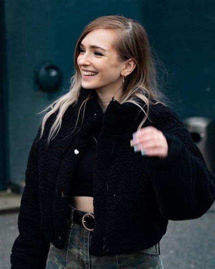 
Deujna Height, Weight, Net Worth, Age, Birthday, Wikipedia, Who, Nationality, Biography 