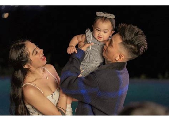 
Does Skusta Clee Have A Sister? Rapper Family Photos From Instagram 