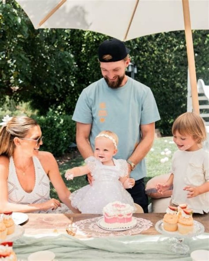 
Domantas Sabonis Kids With His Wife: Shoshana Rosen Family And Net Worth 