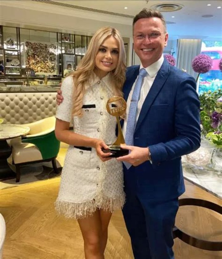 
Ellie Costello Height, Weight, Net Worth, Age, Birthday, Wikipedia, Who, Nationality, Biography 