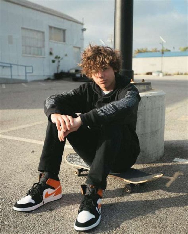 
Enzo Torres Height, Weight, Net Worth, Age, Birthday, Wikipedia, Who, Nationality, Biography 