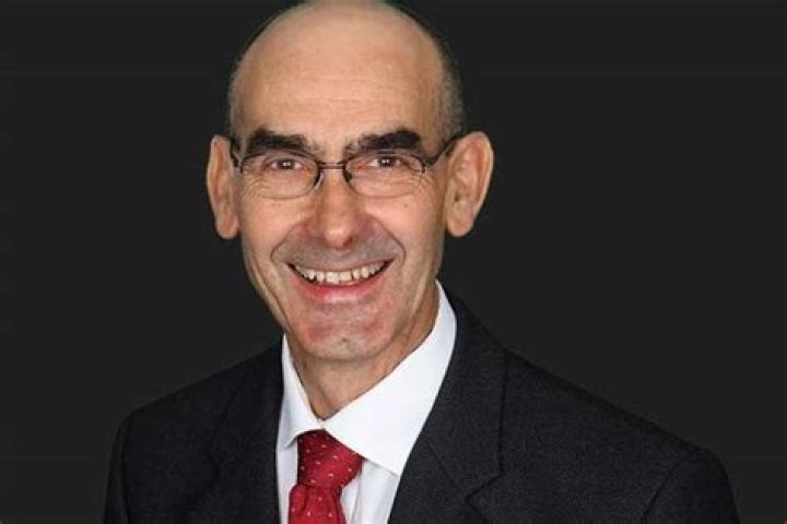 
Former Treasury Official and Fund Manager, André Roux, dies at 68 