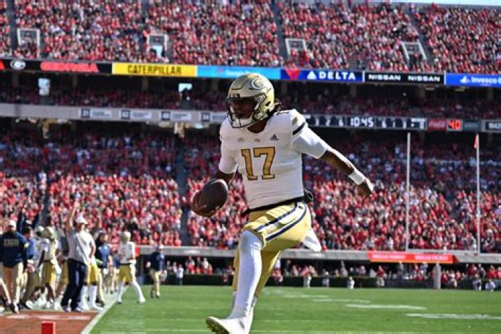 Georgia QB Taisun Phommachanh Parents Comes From An Eccentric Background