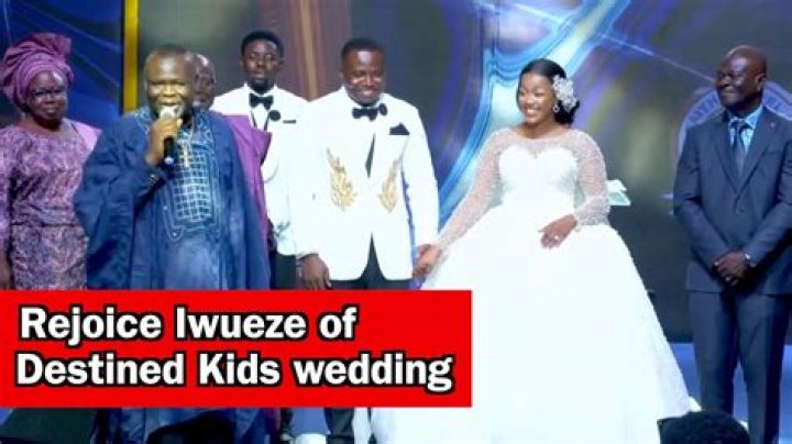 
Gospel Singer, Rejoice Iwueze ‘Destiny Kids’ Gets Engaged To Her Fiance 