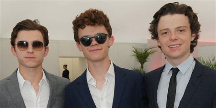 
Harry Holland Height, Weight, Net Worth, Age, Birthday, Wikipedia, Who, Nationality, Biography 