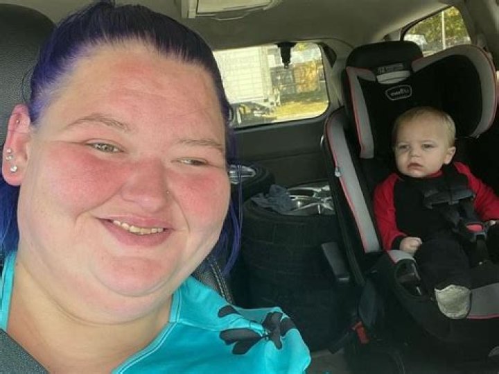
“Heading down the wrong path”: 1000-lb Sisters fans slam Amy for using her pregnancy as a reason to binge eat 