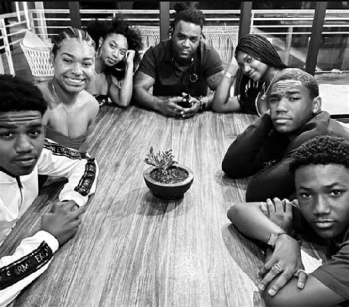 Is Edgerrin James Married to wife? Or Dating a Girlfriend? 4 Kids.