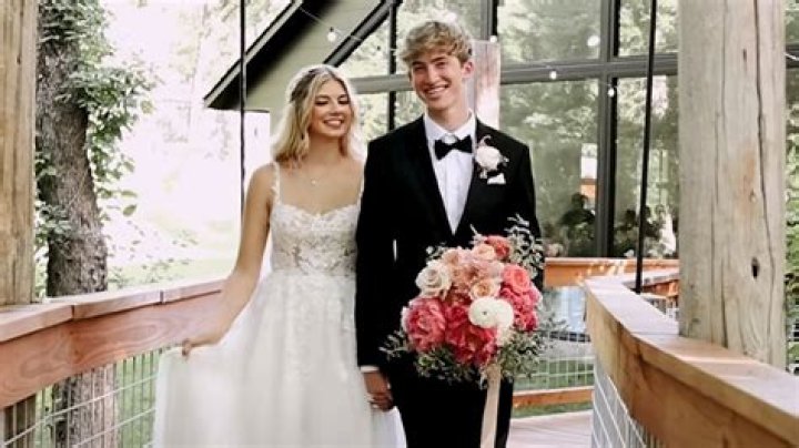 
Is Matt Baker Married? Who Is Matt Bakers Wife? 