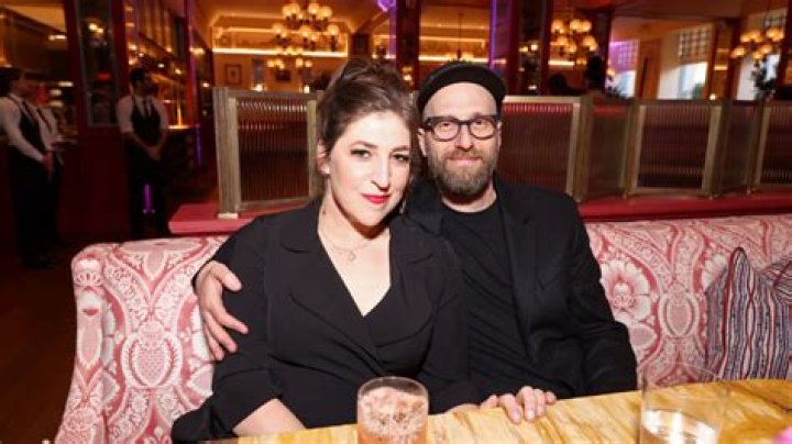 
Is Mayim Bialik Gay? What Is the Sexuality of “Jeopardy” Host? 
