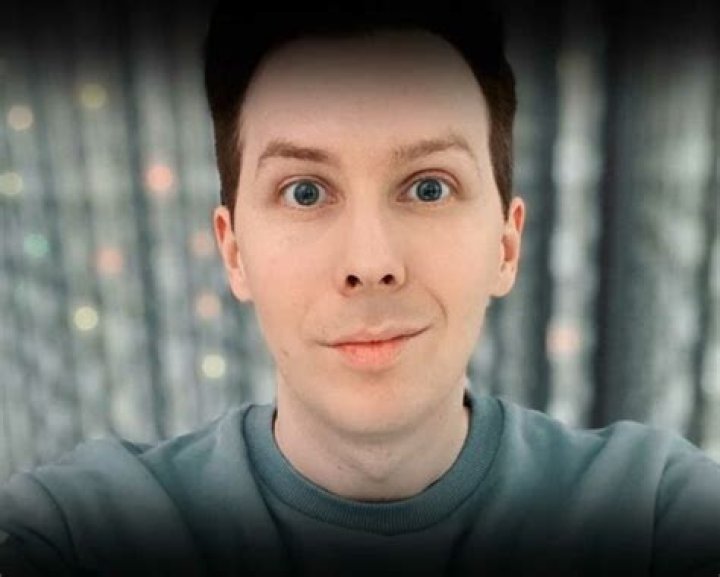 Is Phil Lester Gay? Age, Height, Net Worth