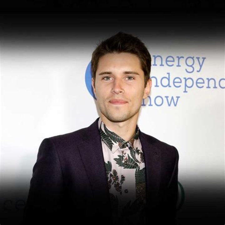 Is Ronen Rubinstein Gay? Age, Height, Net Worth