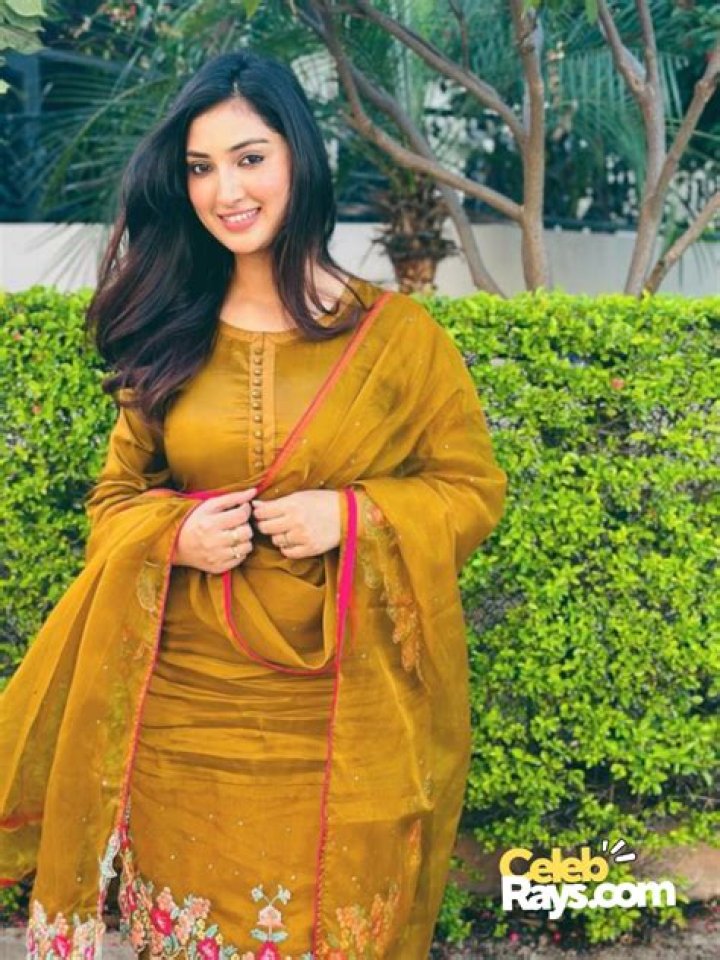 Isha Sharma Height, Weight, Net Worth, Age, Birthday, Wikipedia, Who, Nationality, Biography