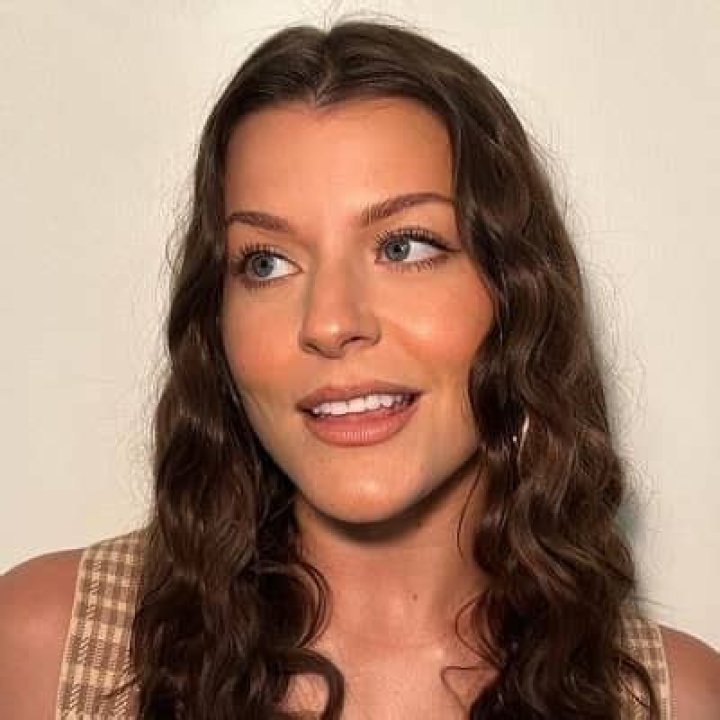 
Janelle Ginestra Height, Weight, Net Worth, Age, Birthday, Wikipedia, Who, Nationality, Biography 