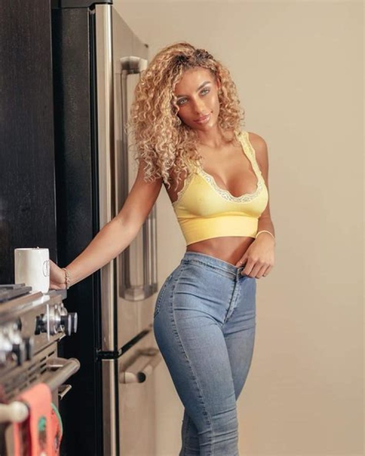 Jena Frumes Wiki: Age, Boyfriend, Net Worth, Ethnicity, Sister
