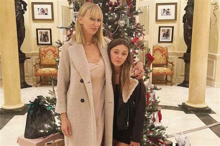 
Kimberly Stewart Shares Sweet Photo Celebrating Christmas with Her and Benicio Del Toro’s Daughter 