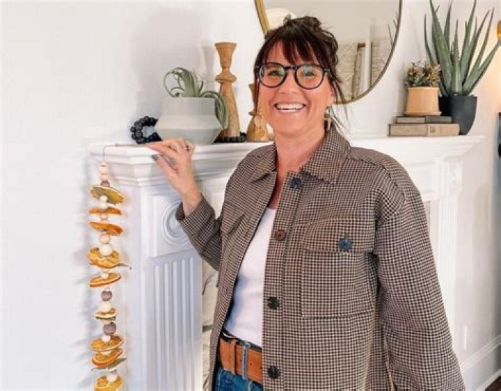 Lyndsay Lamb Age | How Old Is Unsellable Houses Host | Wiki Husband And Net Worth