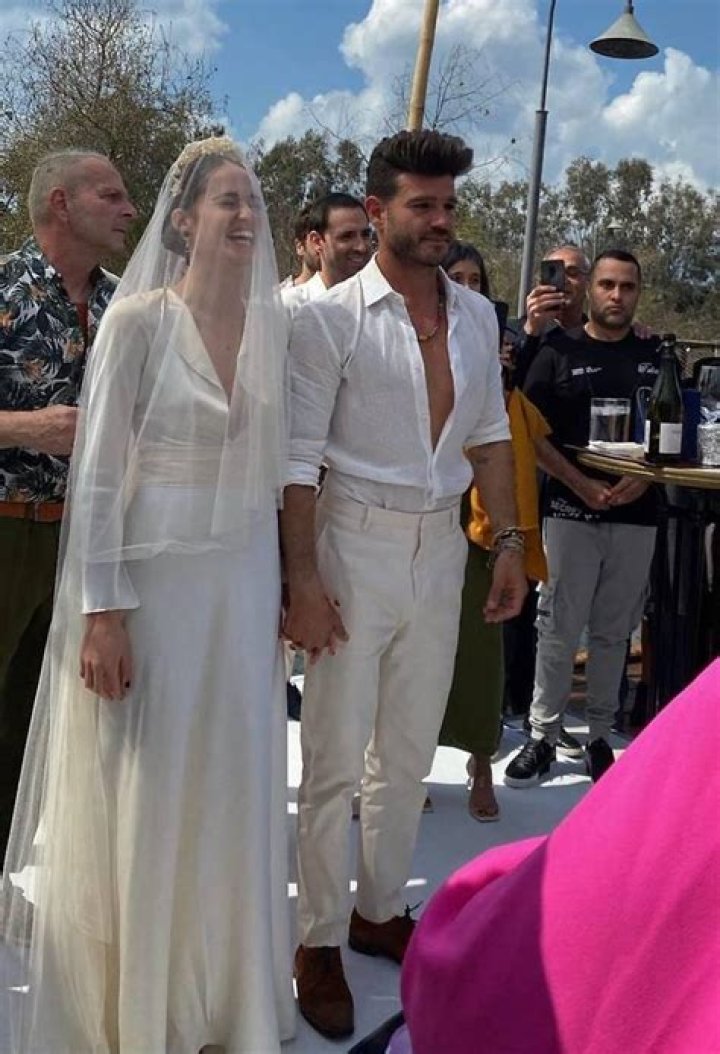 
Maor Schwietzer Niv Sultan Husband, Baby And Height In Feet Exposed 