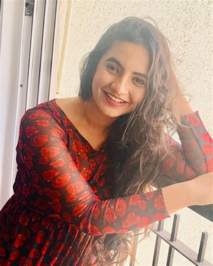
Meera Deosthale Height, Weight, Net Worth, Age, Birthday, Wikipedia, Who, Nationality, Biography 