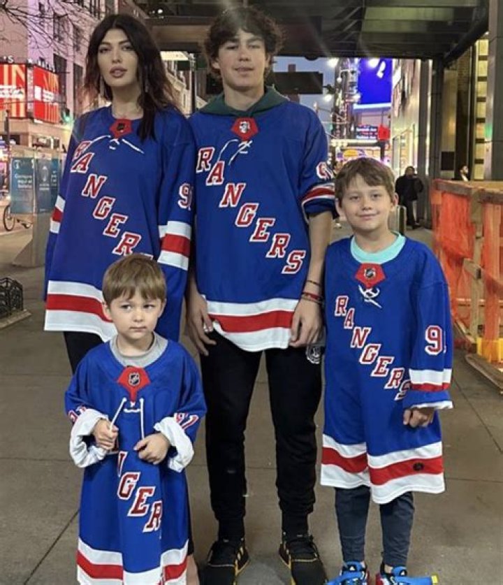 
Meet Vladimir Tarasenko Brother Valentin Tarasenko, Parents And Wife 