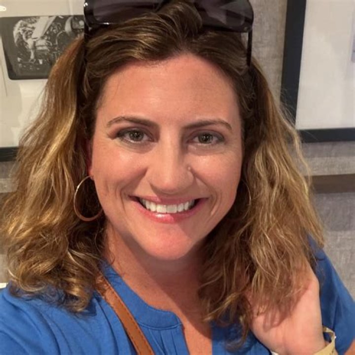 
Missing Woman Anya Kelsing’s Portrait Is Famous On Reddit & Here is Why 