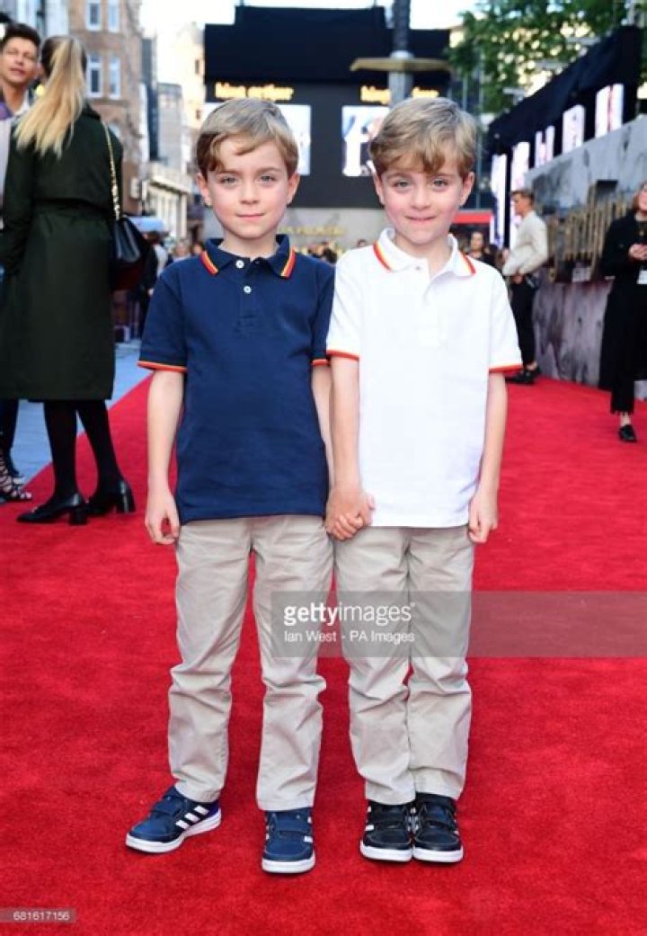 
Oliver & Zac Barker Height, Weight, Net Worth, Age, Birthday, Wikipedia, Who, Nationality, Biography 