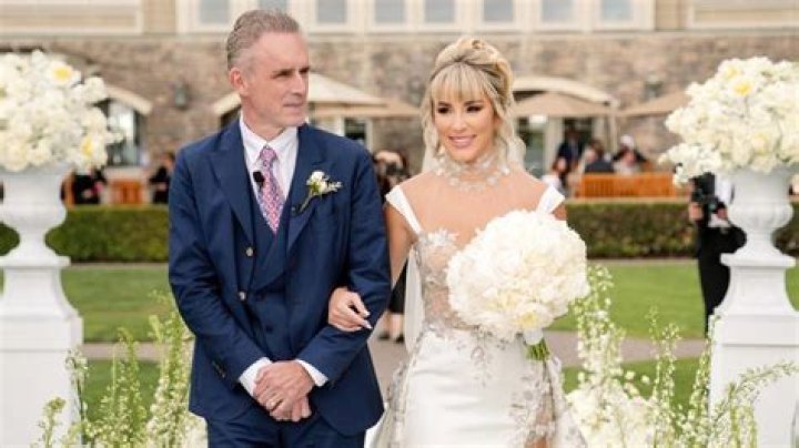 Redditors Discuss Mikhaila Peterson’s Divorce and How She Is On Tinder, Here Is The Full Story Behind It