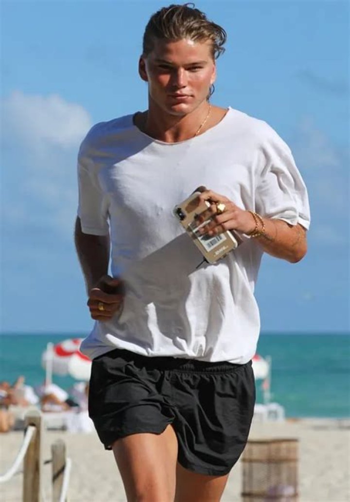 
Renee Barrett Height, Weight, Net Worth, Age, Birthday, Wikipedia, Who, Instagram, Biography 