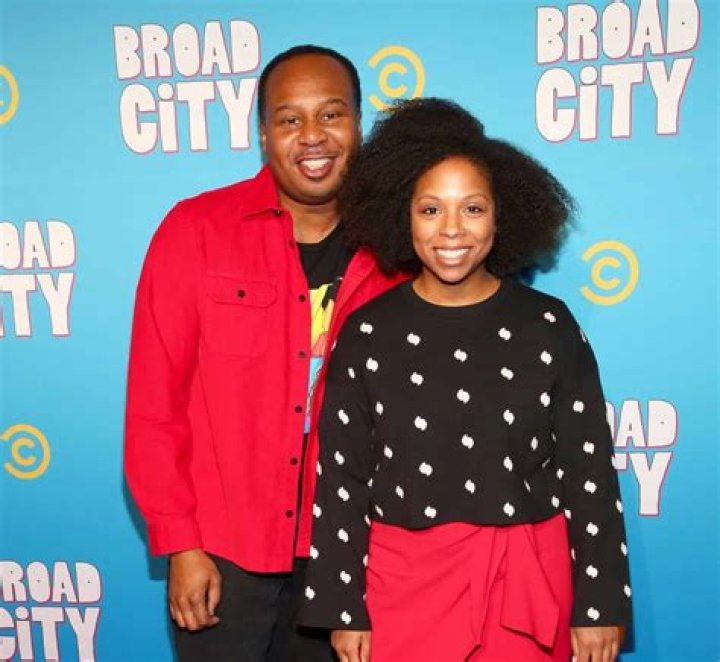 Roy Wood Jr. is not Married to Wife. Dating Girlfriend: Salone Monet. Kids.