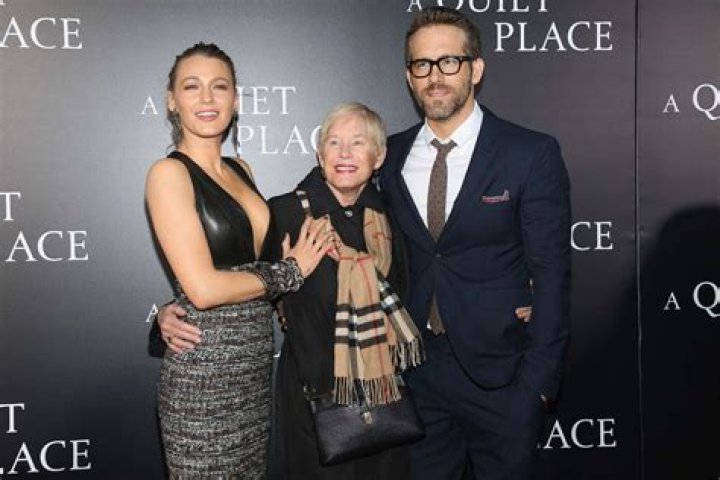 
Ryan Reynolds’ Mom Supports Him at Award Ceremony — as Blake Lively Gives Her Playful Mention in Speech 