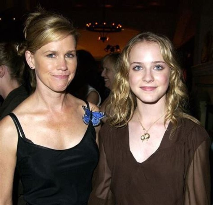 
Sara Lynn Moore Height, Weight, Net Worth, Age, Birthday, Wikipedia, Who, Nationality, Biography 