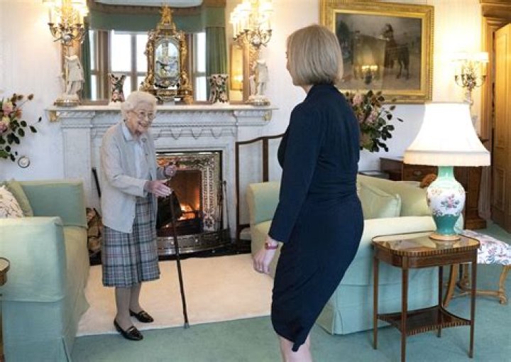 
See Queen Elizabeth’s Final Public Appearance Appointing British Prime Minister Liz Truss 