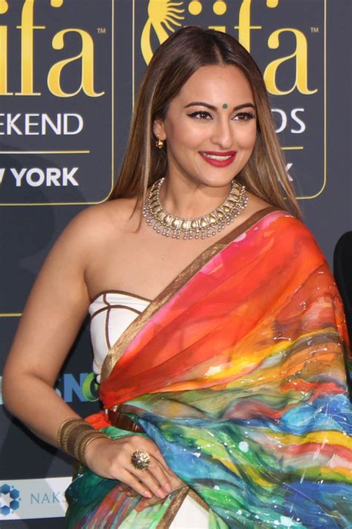 Sonakshi Sinha Height, Weight, Net Worth, Age, Birthday, Wikipedia, Who, Nationality, Biography