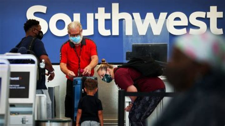 
Southwest Airlines Pilot Hangs Out of Cockpit to Retrieve Passenger’s Lost Phone 