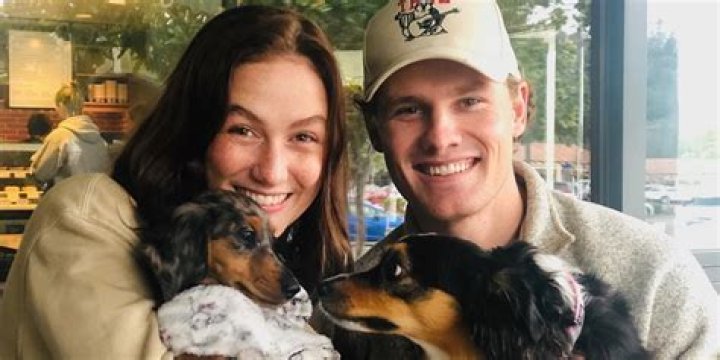 
TWD Star Madison Lintz’s Boyfriend Jackie Kay Is A Talented Artist 