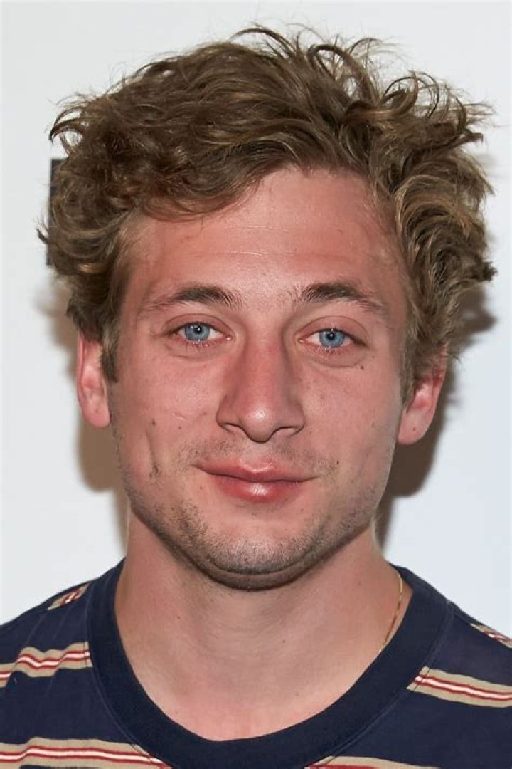
Where does Jeremy Allen White live? Net Worth, Height, Tattoo 