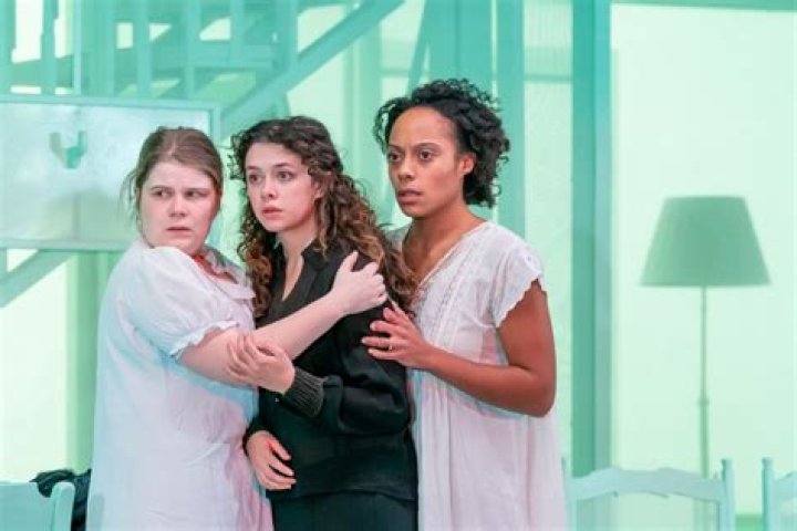 
Who Are Red Rose Actress Isis Hainsworth Parents Marta Axpe and Casey Chappie? 