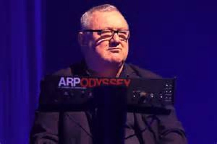 
Who Is Guitarist Dave Ball Wife Gini Hewes? Meet His Family 