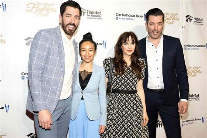 Zooey Deschanel and Jonathan Scott Will Host HGTV’s ‘White House Christmas’ Special Alongside First Lady